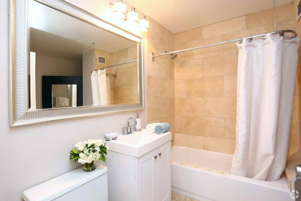 1037 Howell Pl - Photo 7 of 39