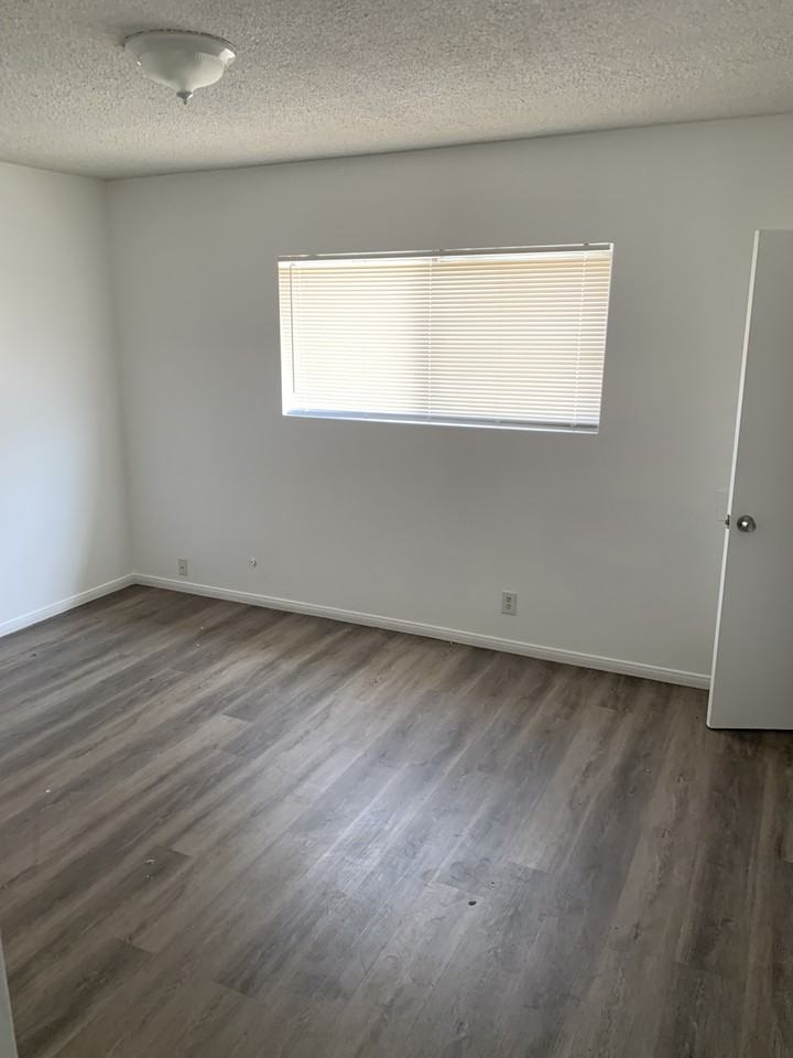 3700 Stockdale Hwy #M - Photo 7 of 11