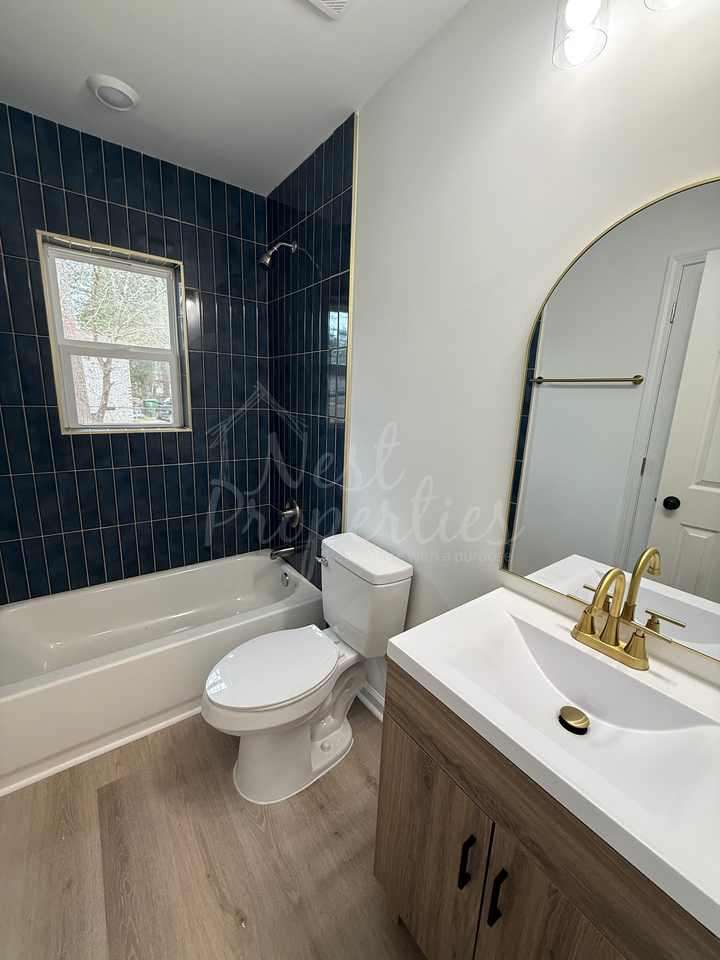 1101 Woodale Cir #1 - Photo 7 of 9