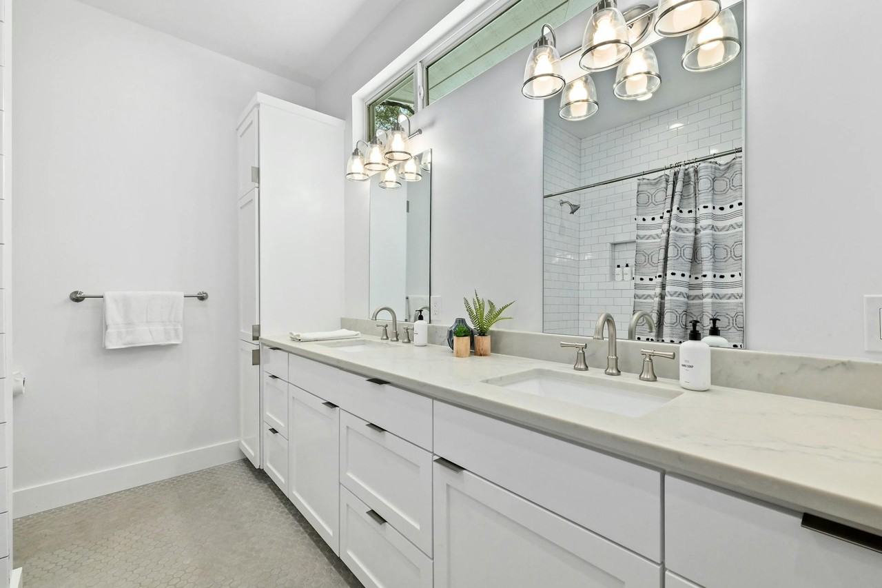 2004 Winsted Ln #A - Photo 7 of 8