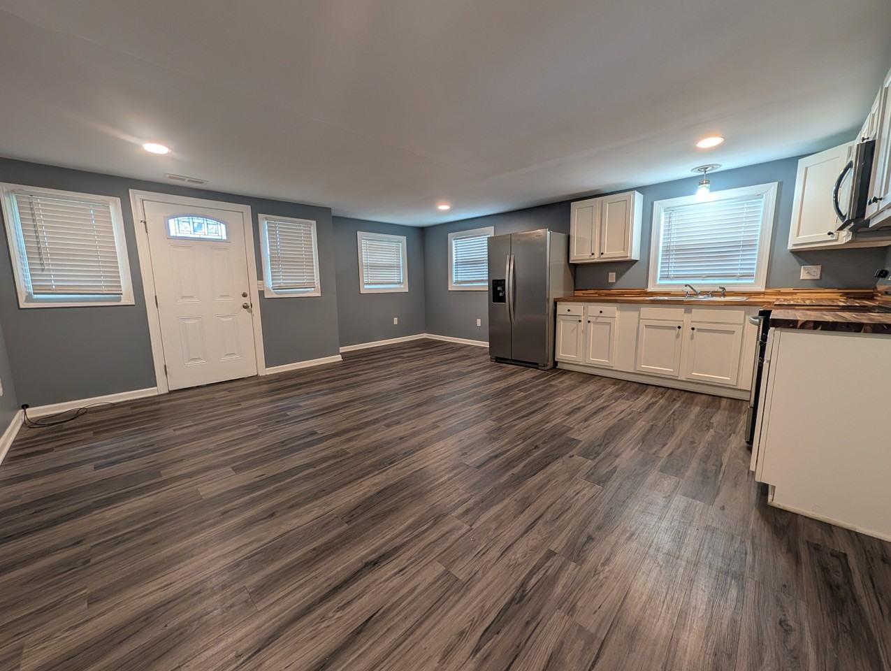 426 S Broad St - Photo 2 of 7