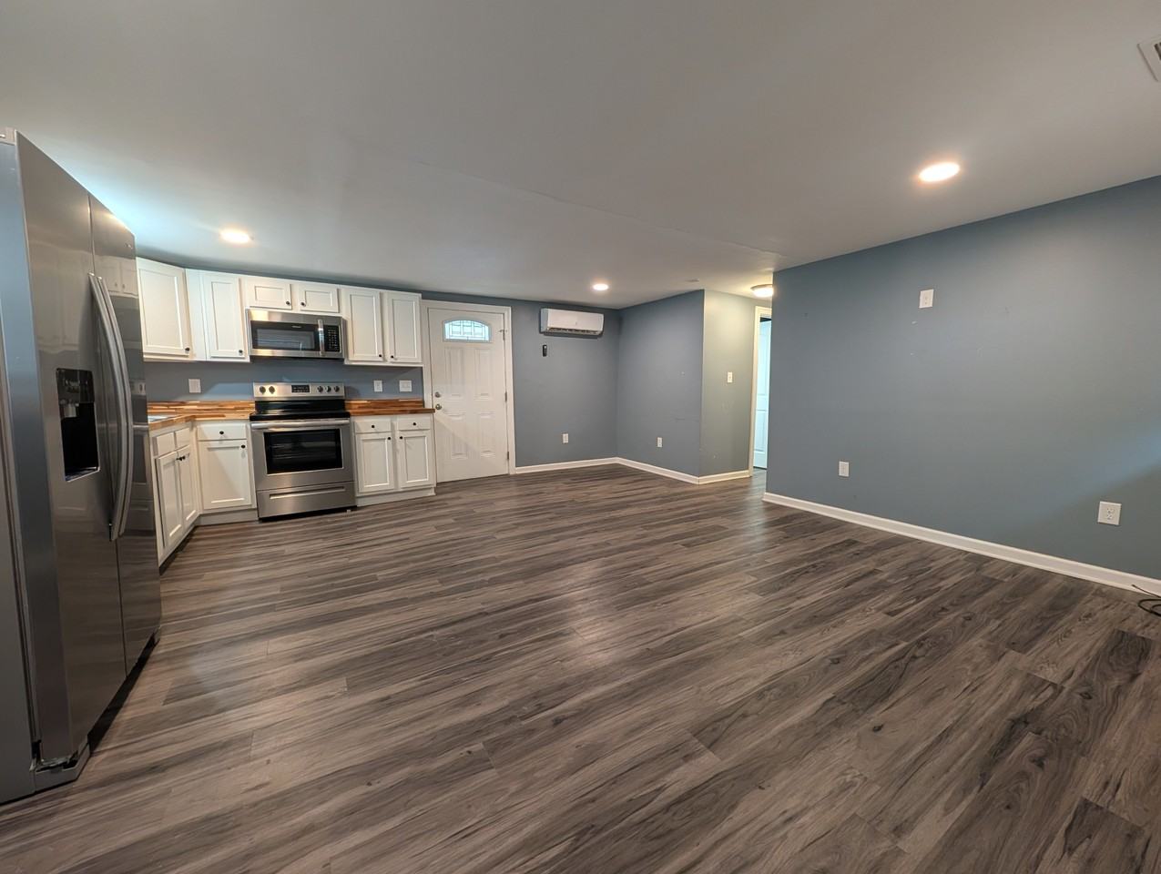 426 S Broad St - Photo 3 of 7