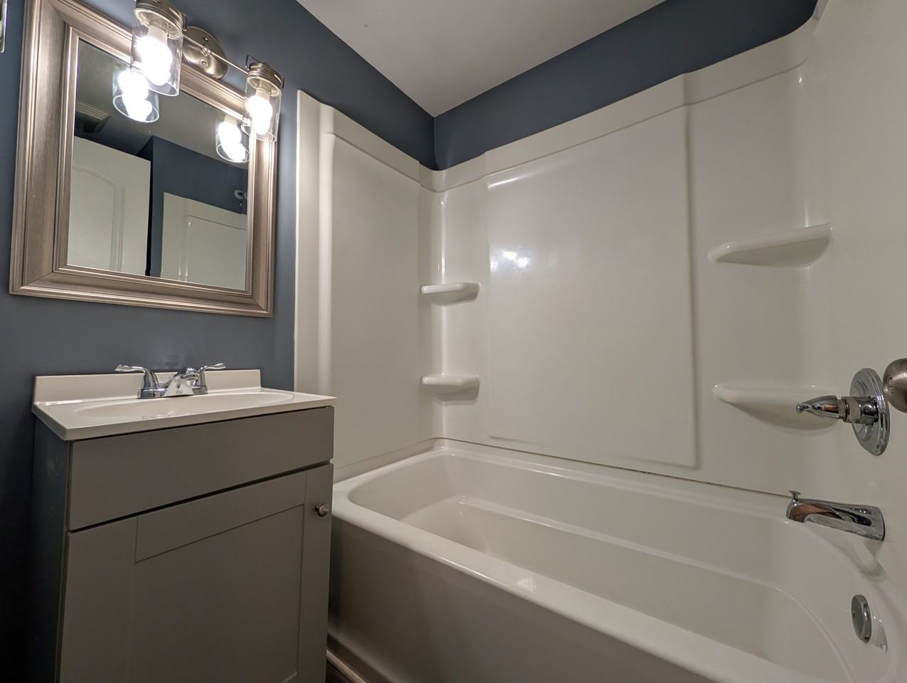 426 S Broad St - Photo 4 of 7