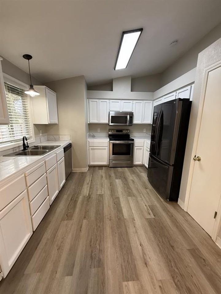 1333 Sw 178th Ave - Photo 3 of 13