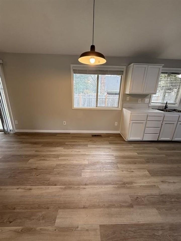 1333 Sw 178th Ave - Photo 5 of 13