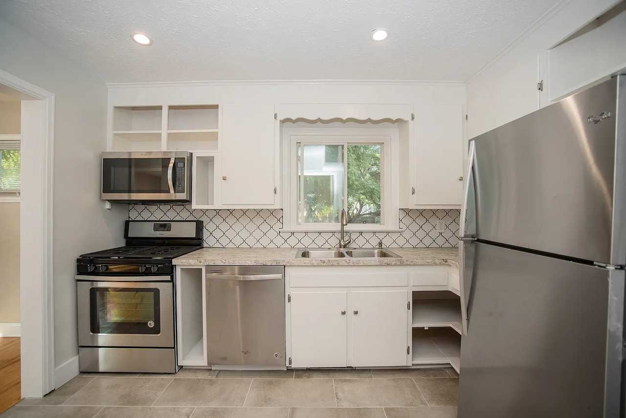 350 Humboldt St #1 - Photo 2 of 10