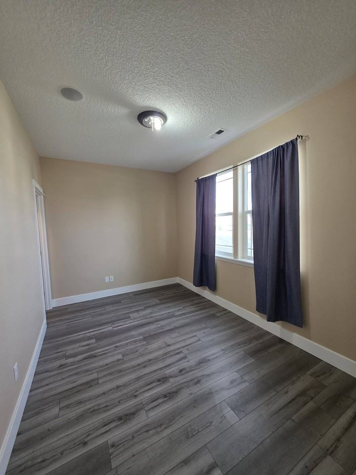 4916 Laredo Dr #1 - Photo 4 of 31