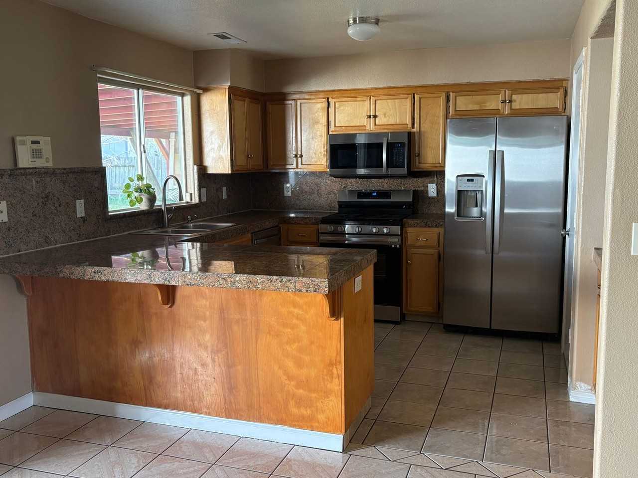 366 Amy Ct - Photo 2 of 10