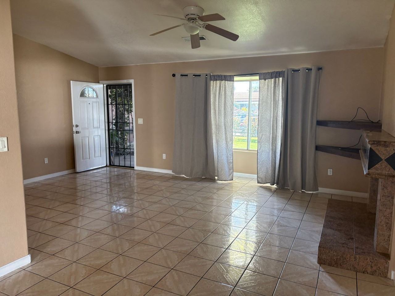 366 Amy Ct - Photo 4 of 10