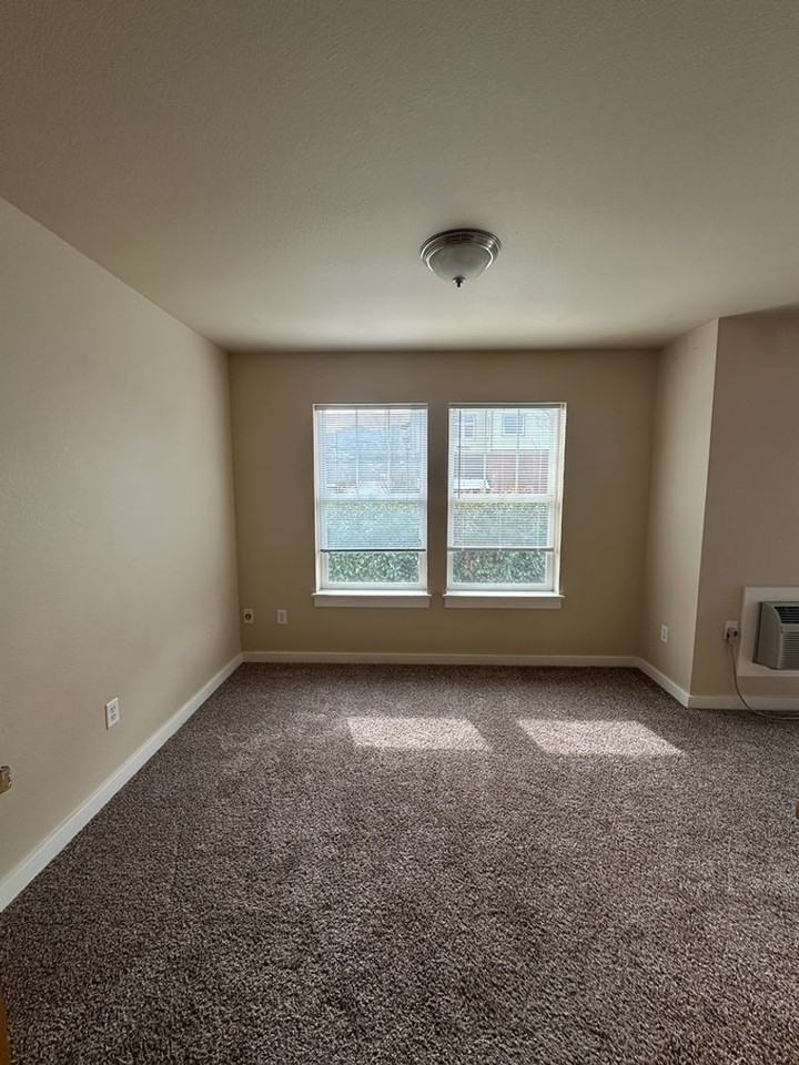 2222 Mccall Dr - Photo 5 of 14