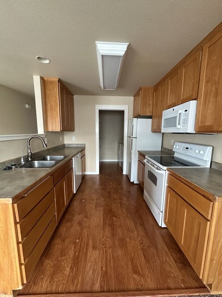 2222 Mccall Dr - Photo 6 of 14