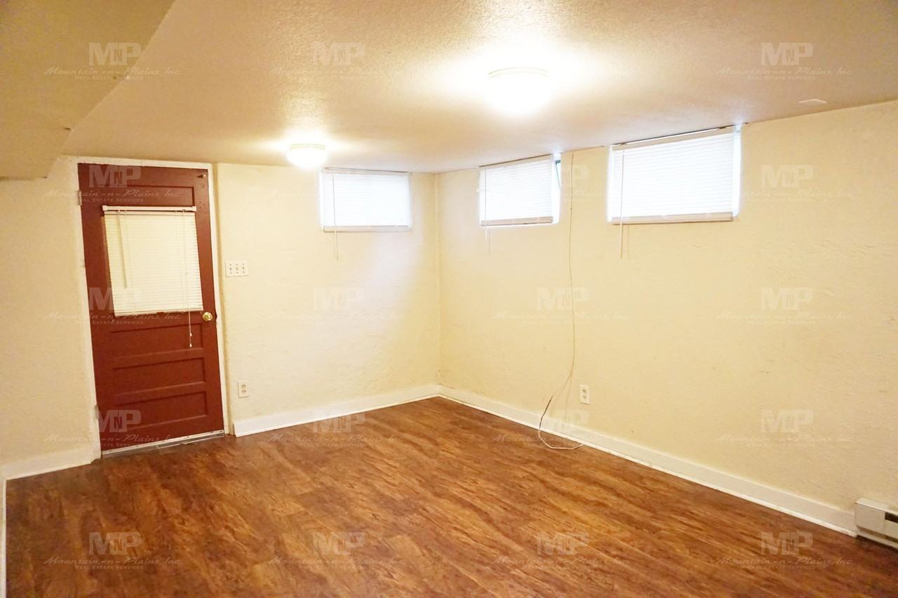 642 1/2 S Meldrum St - Photo 3 of 12