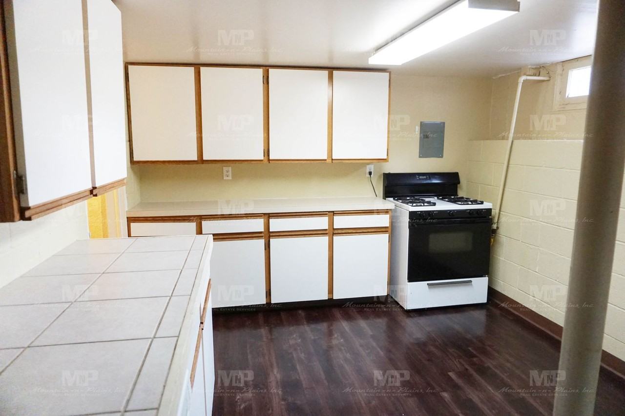 642 1/2 S Meldrum St - Photo 5 of 12