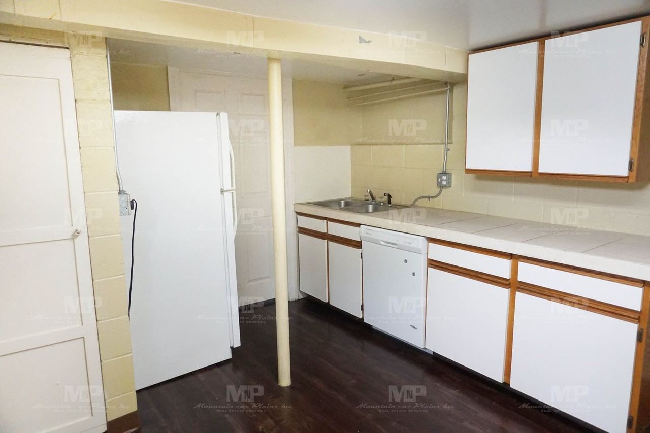 642 1/2 S Meldrum St - Photo 6 of 12