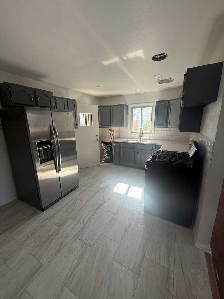 2288 Elmira St #1 - Photo 5 of 17