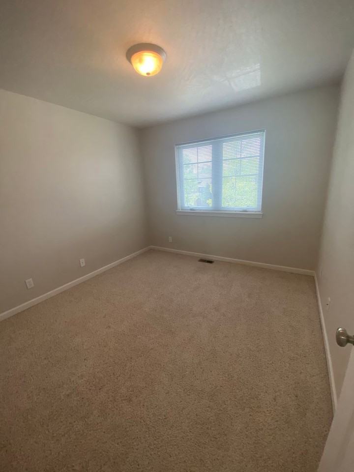 6146 N Cornwall St - Photo 5 of 50