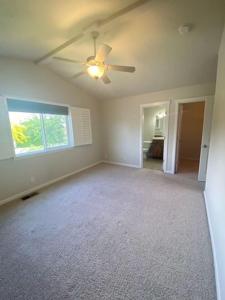 6146 N Cornwall St - Photo 6 of 50