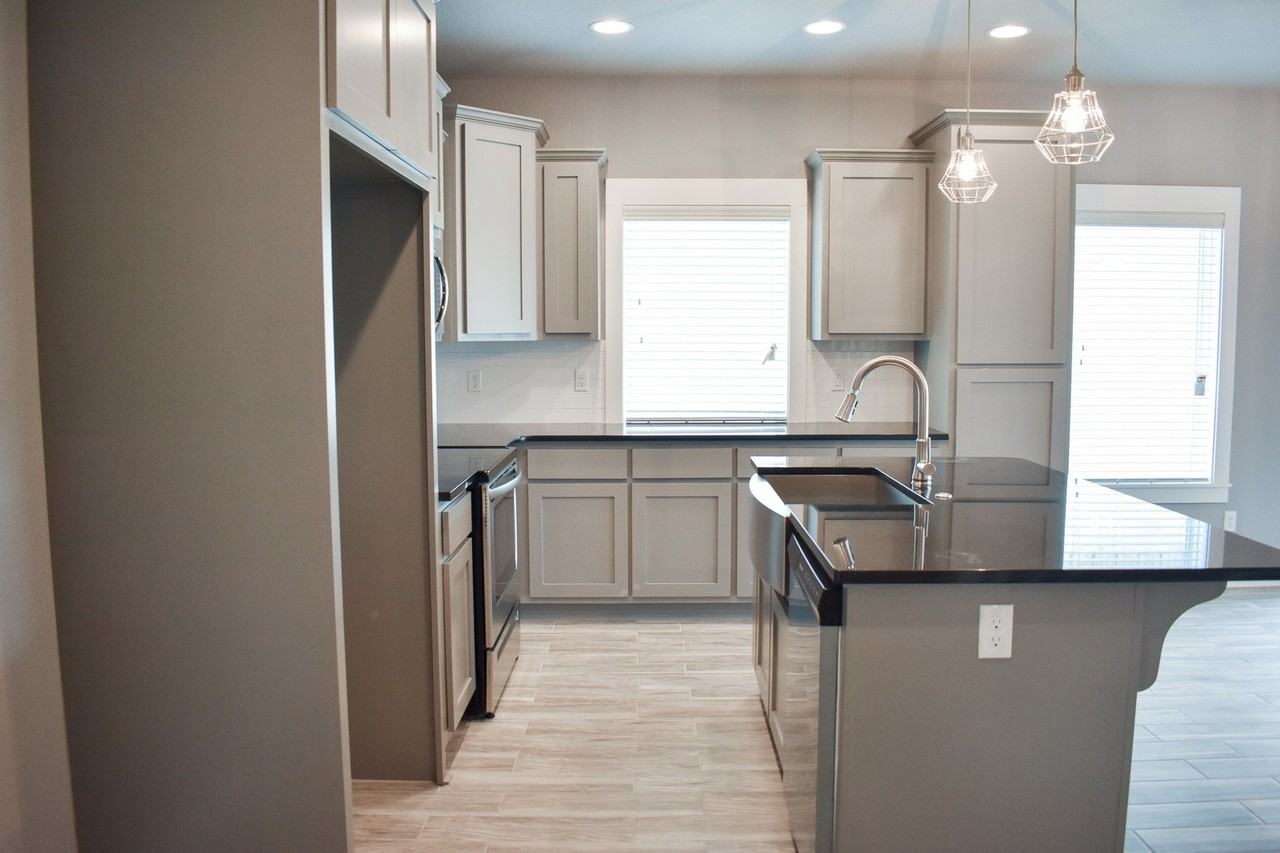 756 N Malbec Rd - Photo 2 of 20