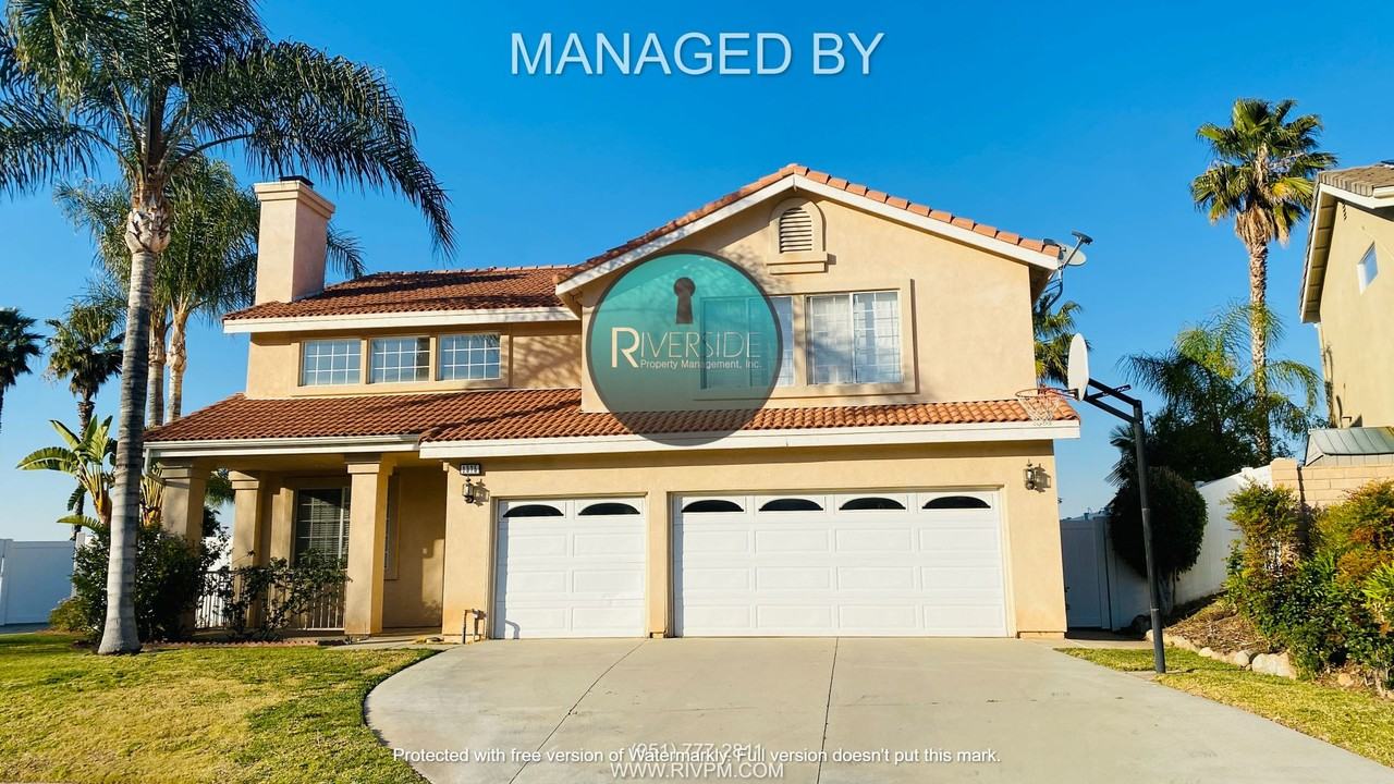 1375 Williamsburg Ln - Photo 2 of 18