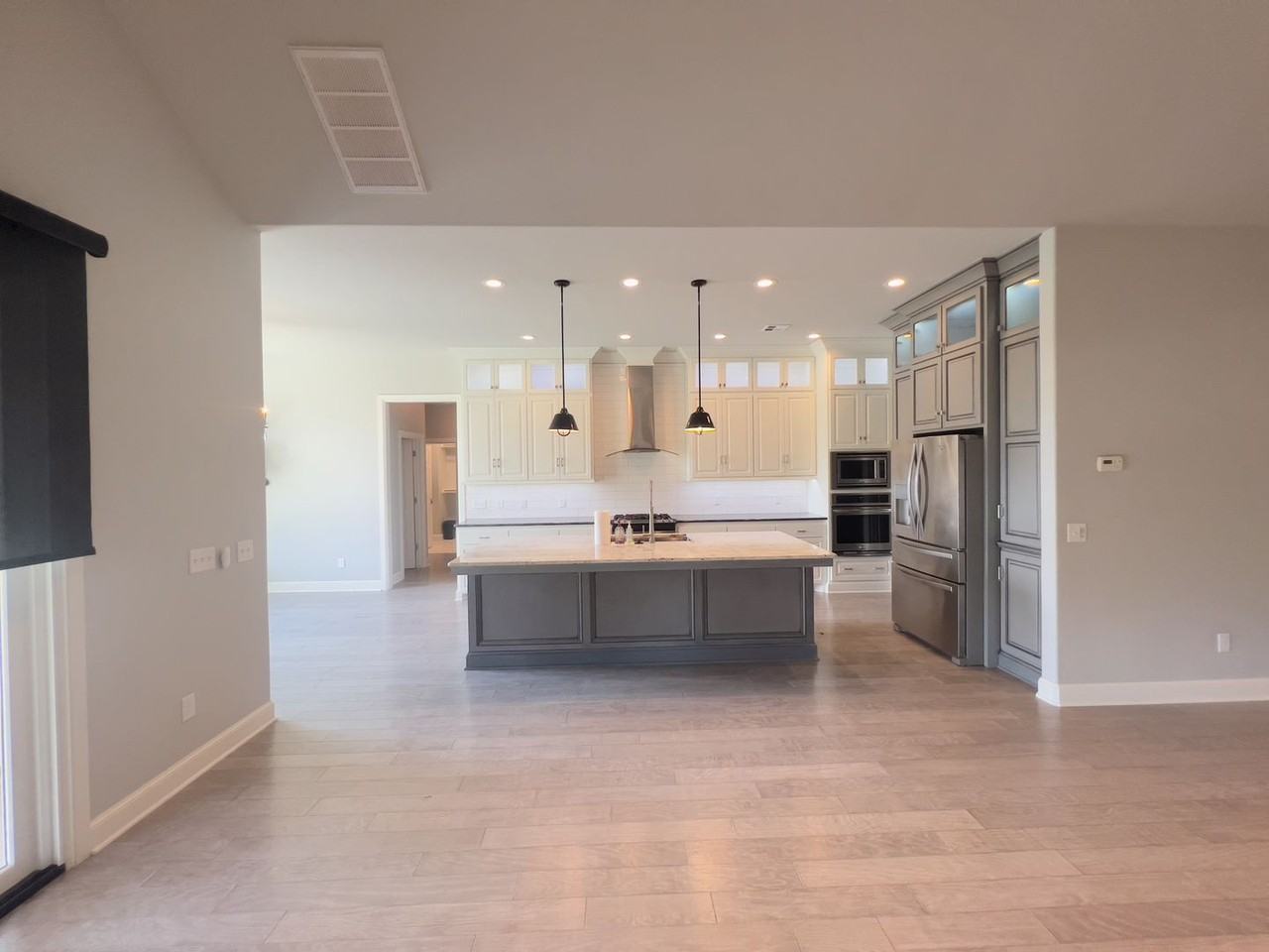 424 Seville Dr - Photo 4 of 50