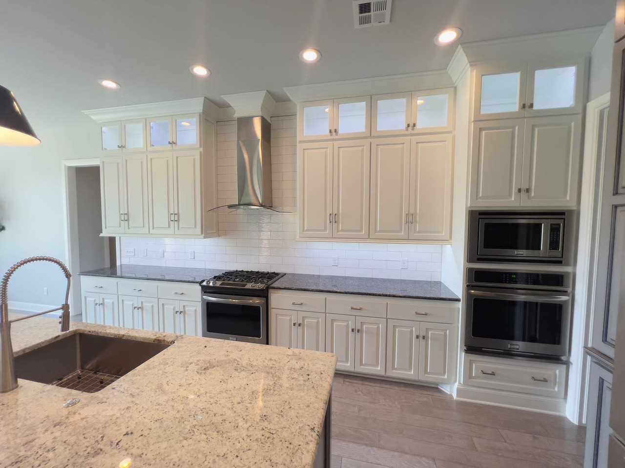 424 Seville Dr - Photo 5 of 50