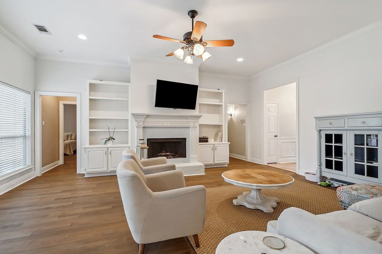 842 University Ct - Photo 3 of 19