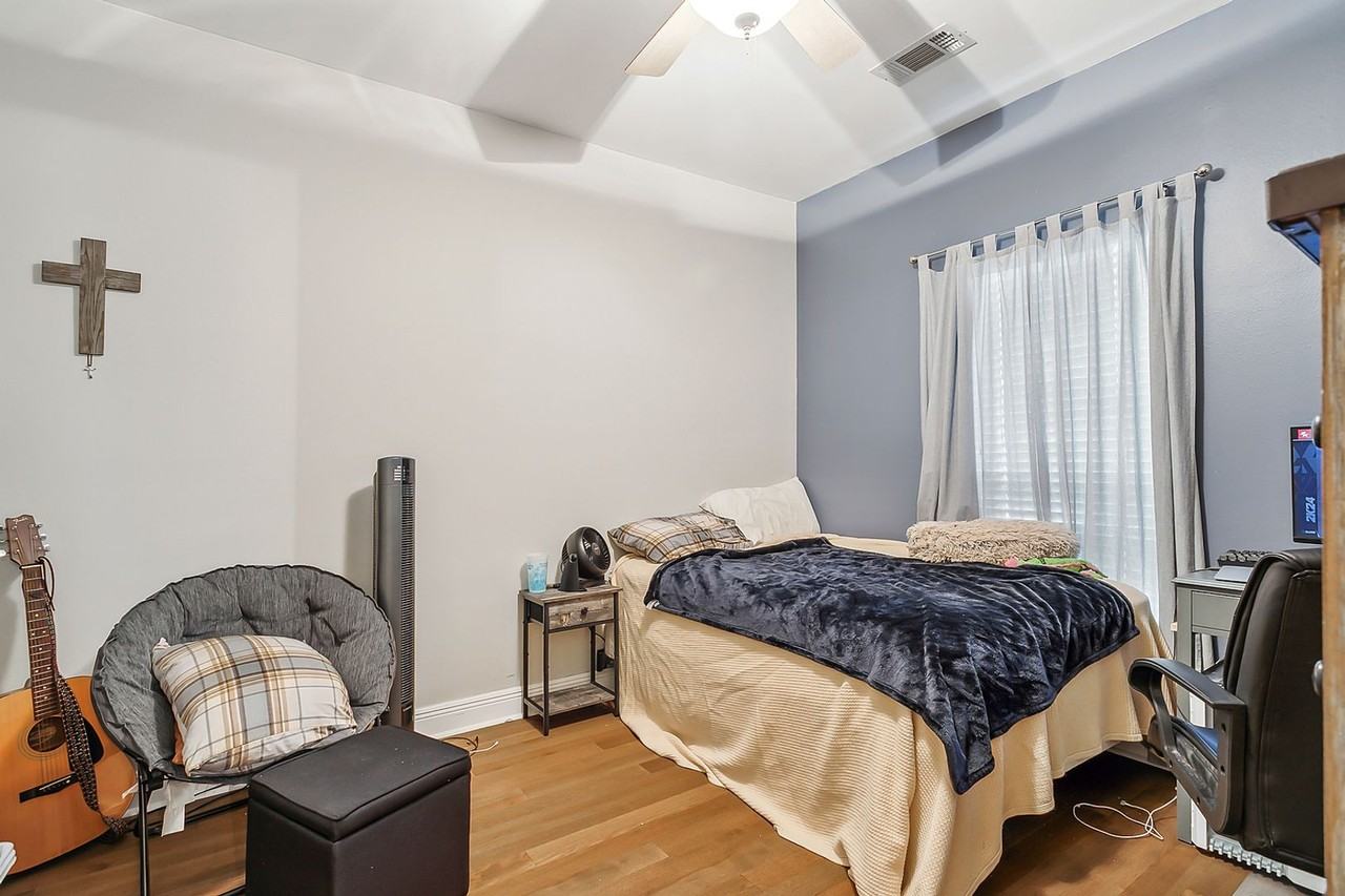 842 University Ct - Photo 6 of 19