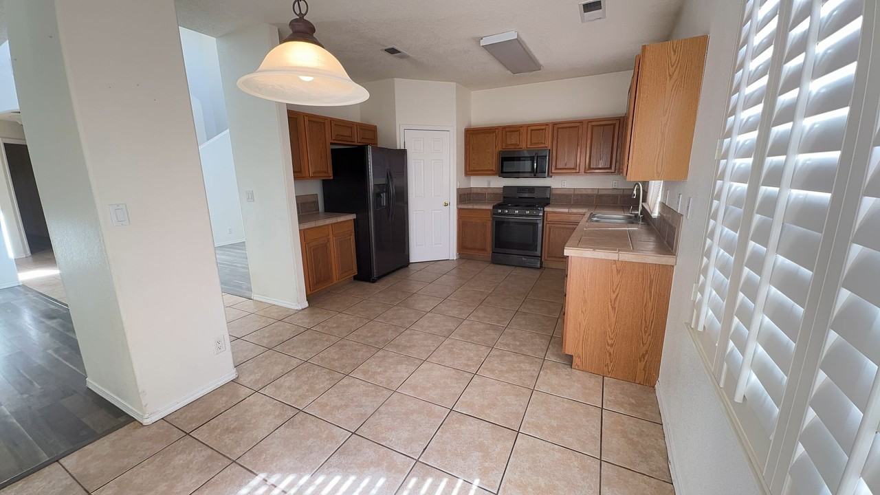 3133 Renaissance Dr Se - Photo 6 of 26