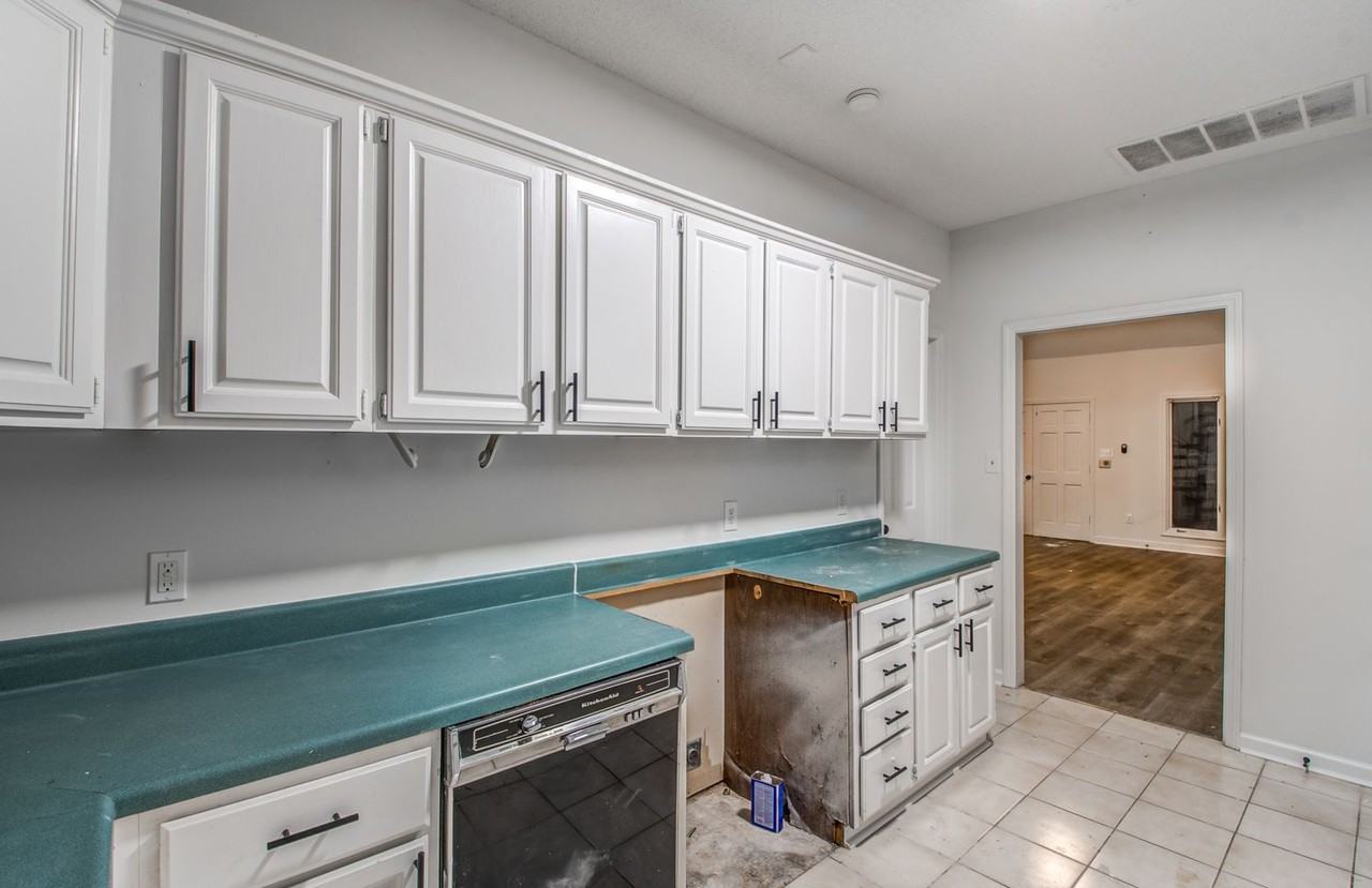 8667 Havenhurst Dr - Photo 5 of 33