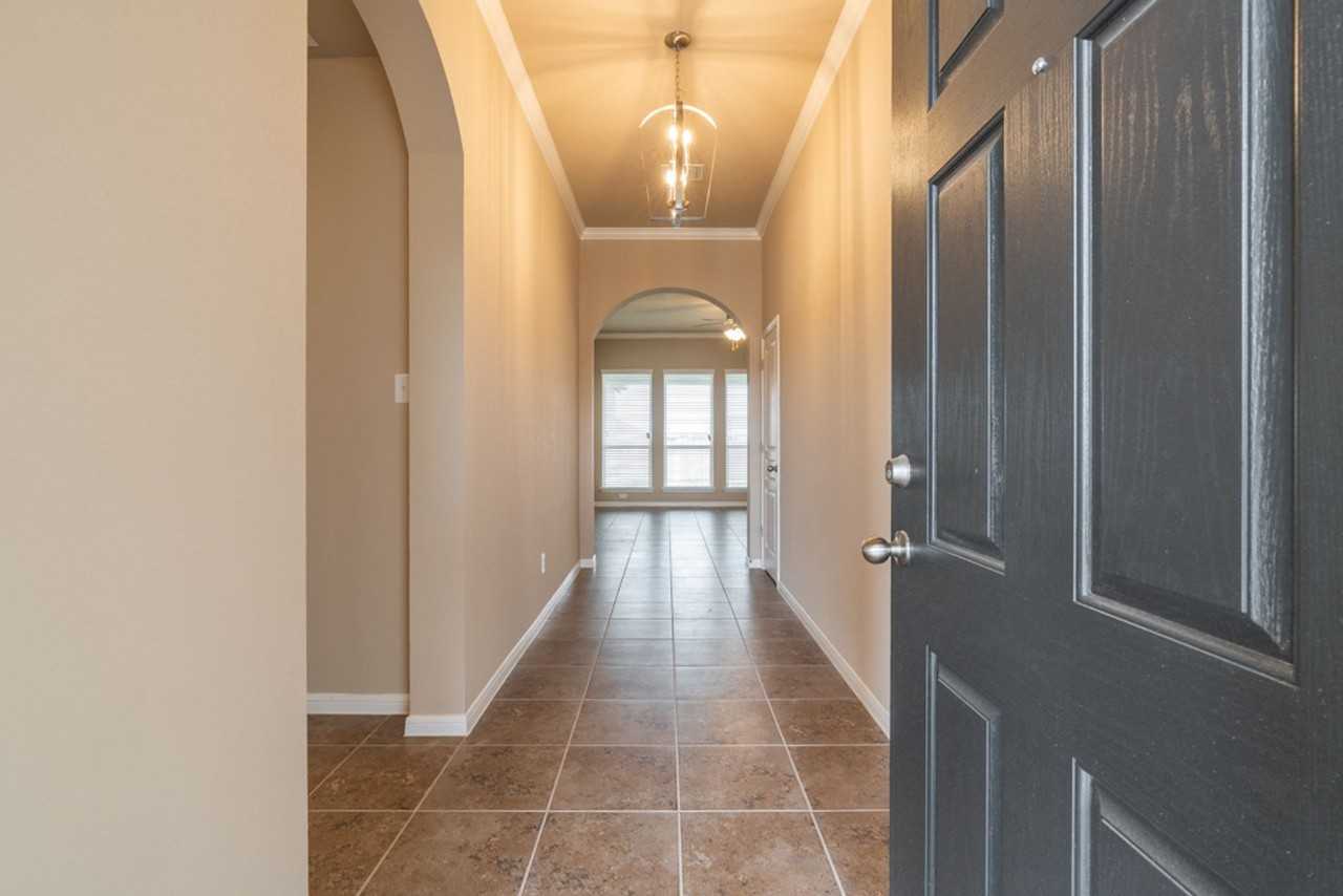 711 Dunford Dr - Photo 3 of 9