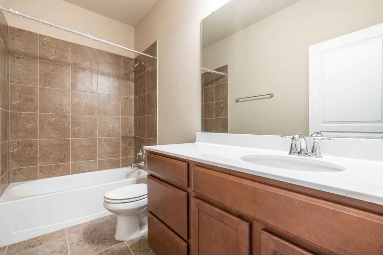 711 Dunford Dr - Photo 4 of 9