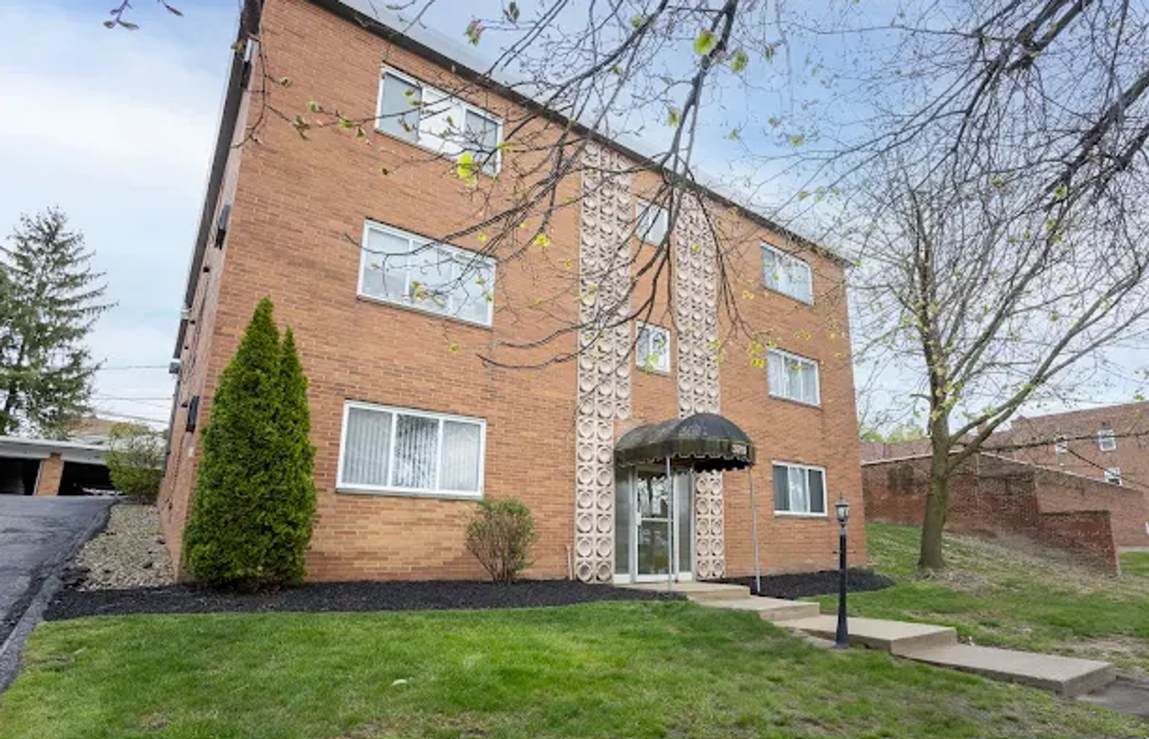 3219 Meadowbrook - Photo 2 of 12