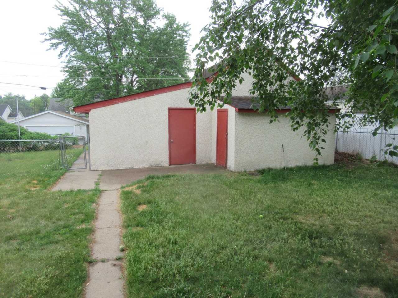 1107 Se 11th St - Photo 2 of 14