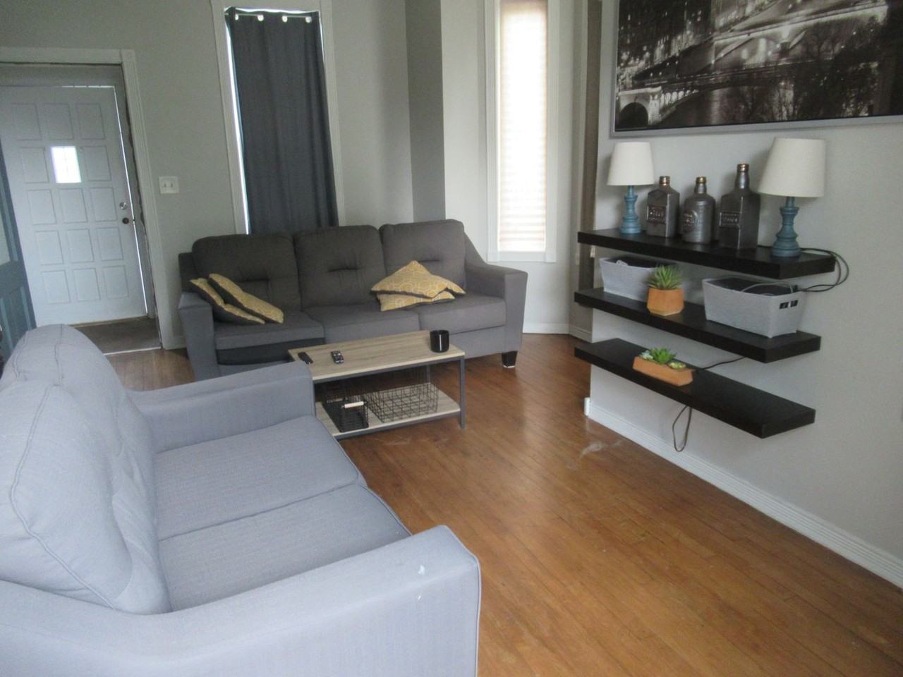 1107 Se 11th St - Photo 4 of 14