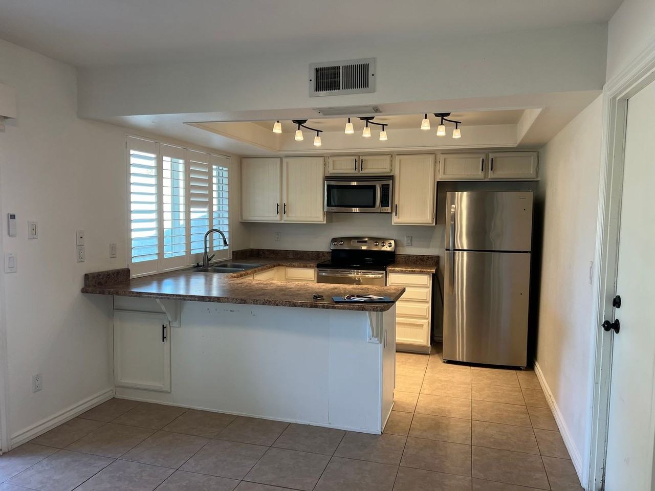 10038 S 46th Pl - Photo 7 of 28