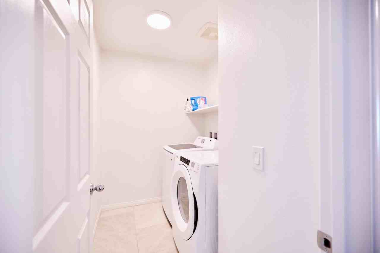 1132 Heliodor Ave - Photo 6 of 38