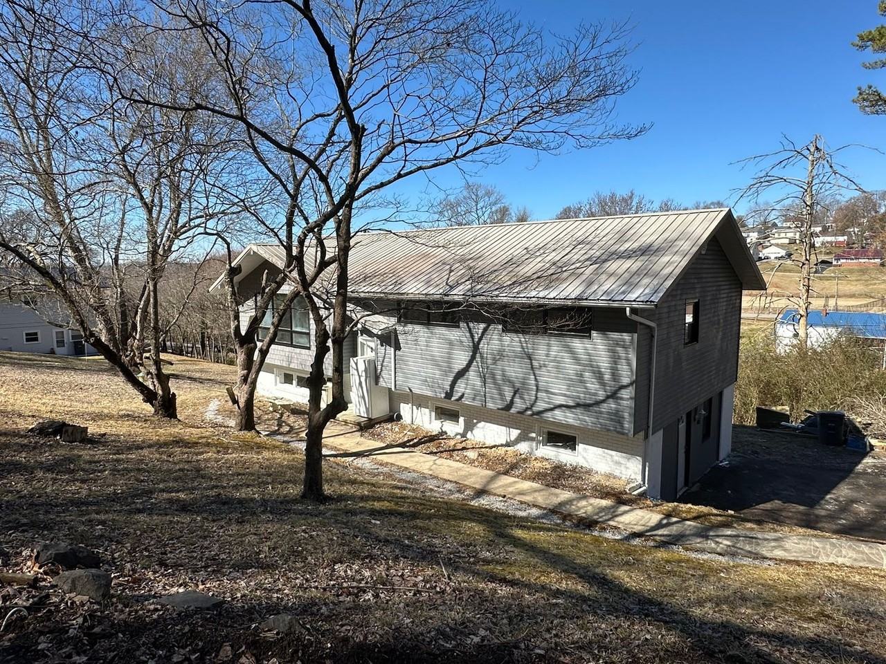 309 Akers Ave - Photo 3 of 37