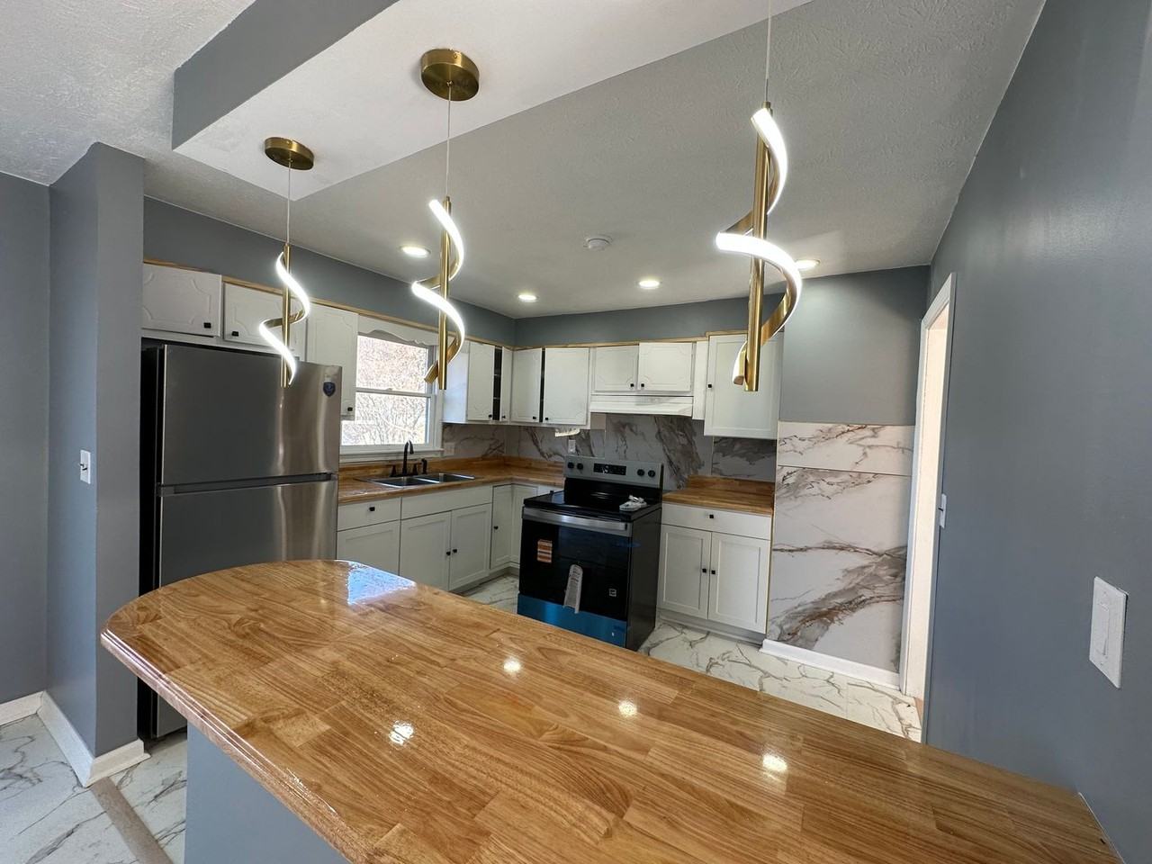 309 Akers Ave - Photo 6 of 37