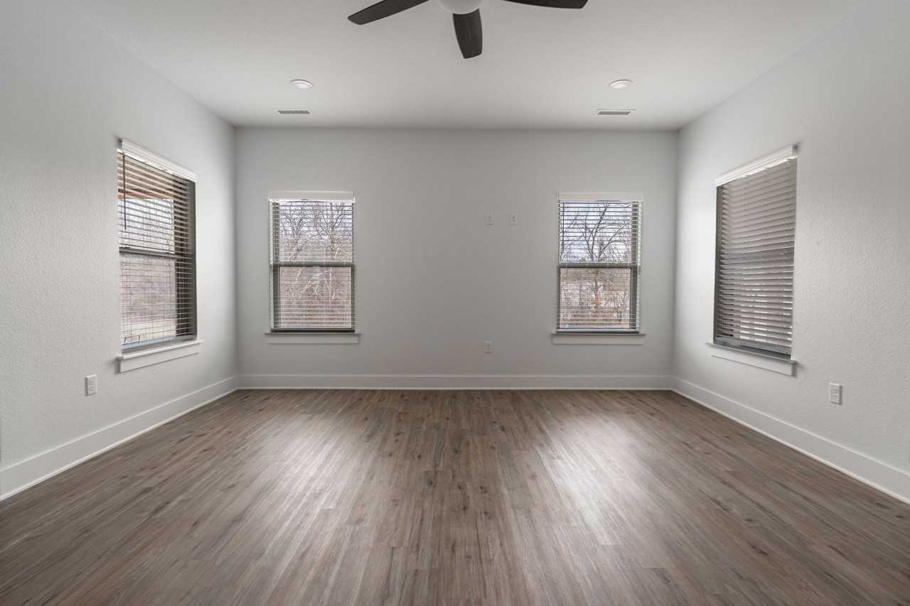 2045 N Sunshine Rd - Photo 2 of 41