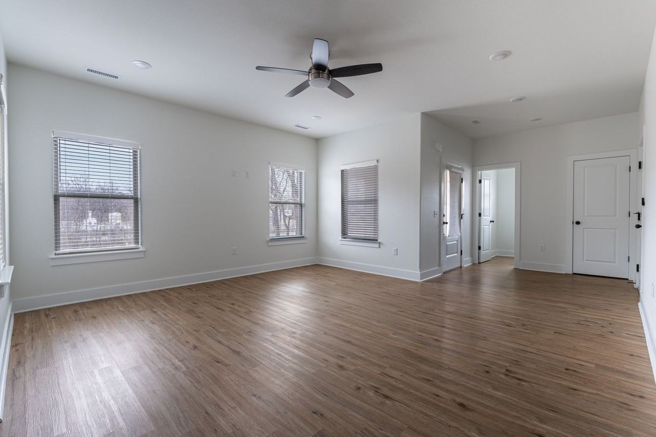 2045 N Sunshine Rd - Photo 3 of 41