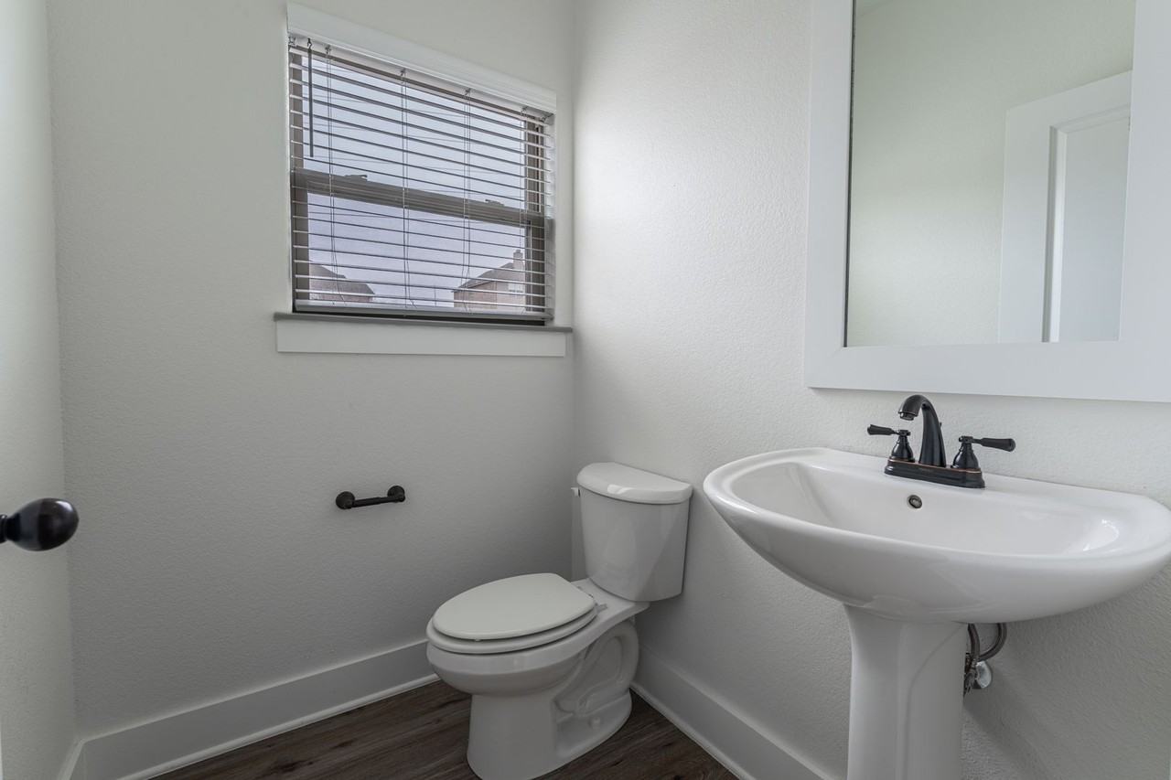 2045 N Sunshine Rd - Photo 4 of 41