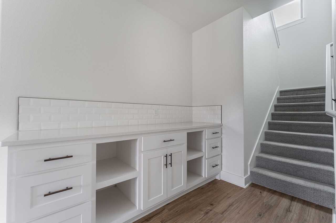 2045 N Sunshine Rd - Photo 7 of 41