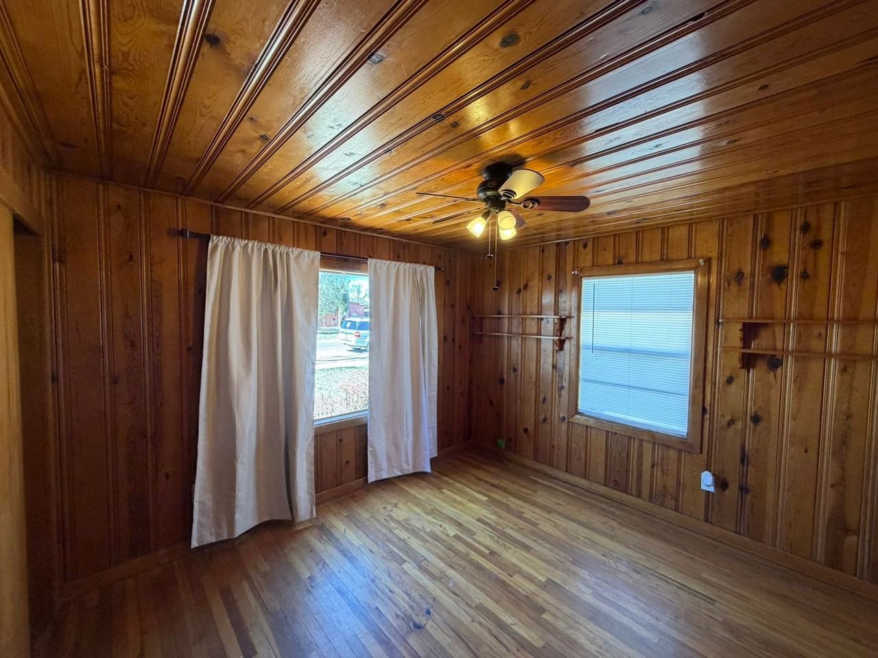 212 N Ash St - Photo 6 of 19