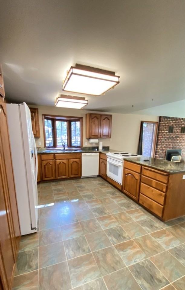 649 S Tanglewood Rd - Photo 6 of 33