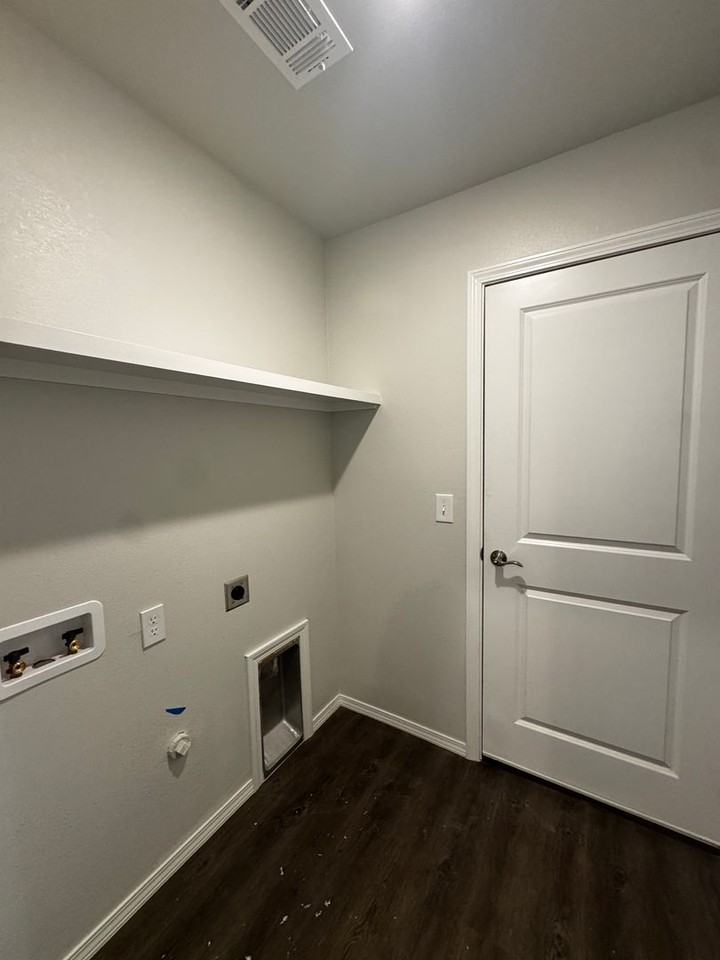 4402 Sunset St - Photo 6 of 15