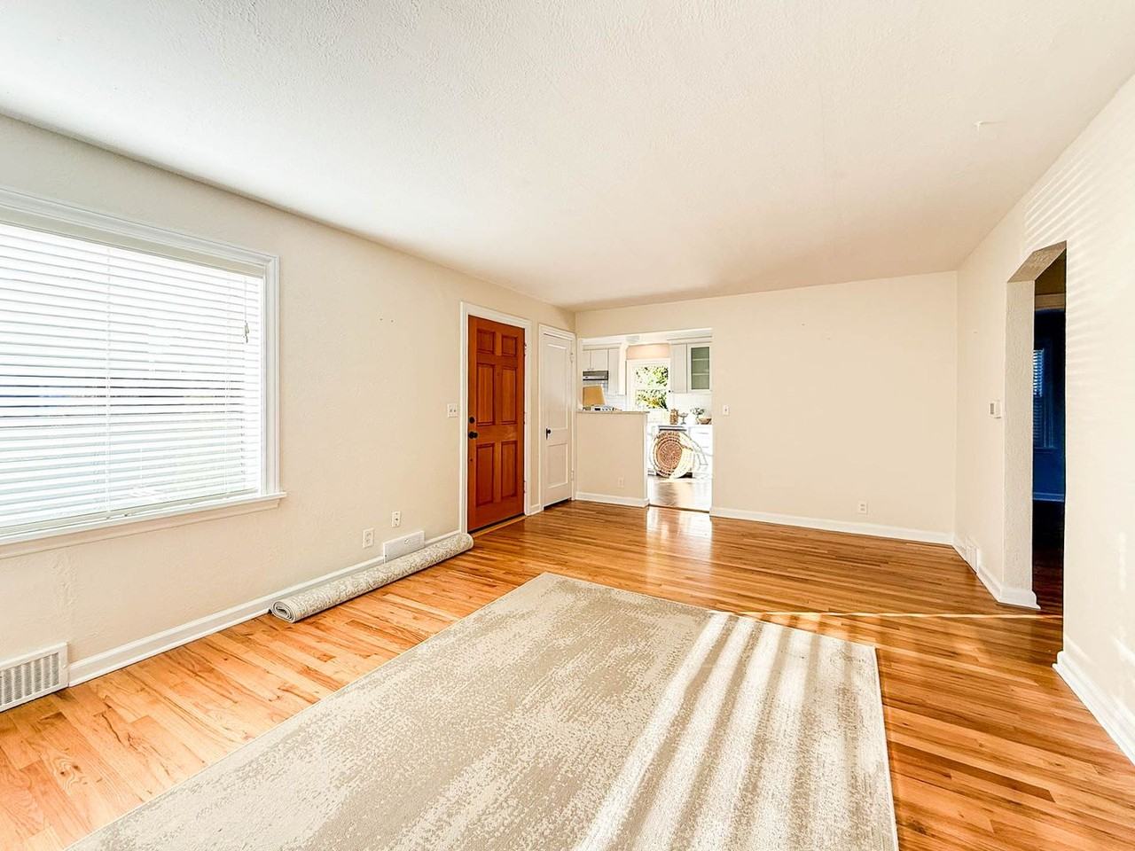 10332 Ashworth Ave N - Photo 5 of 20