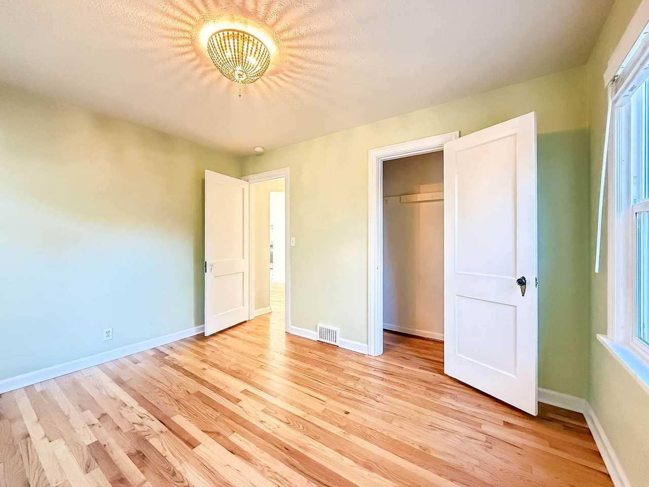 10332 Ashworth Ave N - Photo 7 of 20