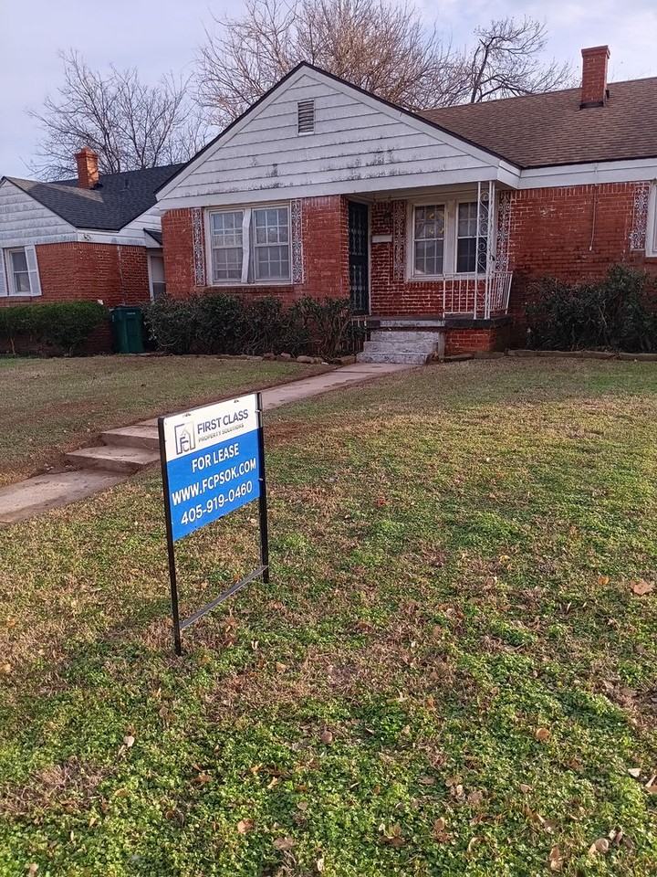 2200 Hardin Dr - Photo 2 of 13