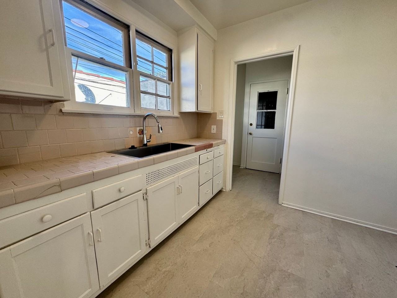 5179 W 20th St - Photo 3 of 6