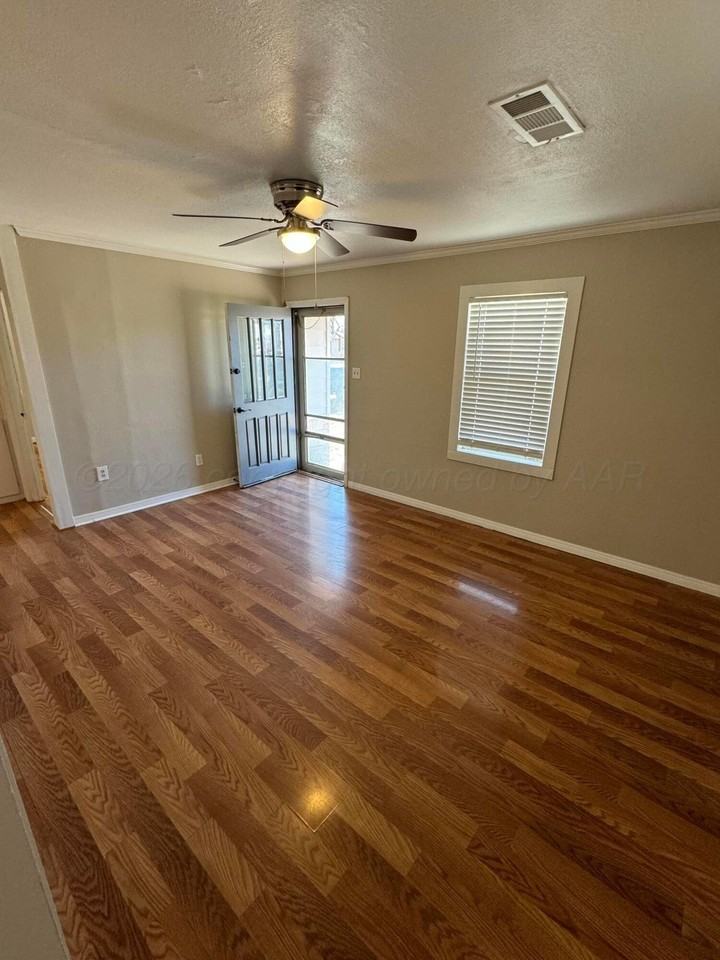 4613 Parker St - Photo 2 of 12